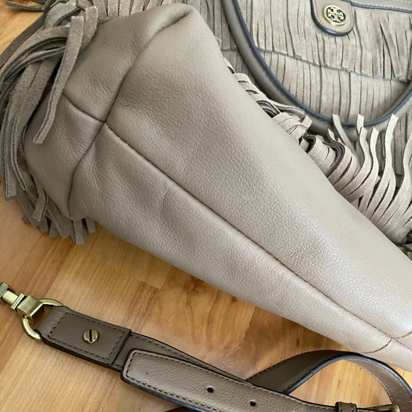 Tory Burch suede bag in very good condition - Picture 4 of 5